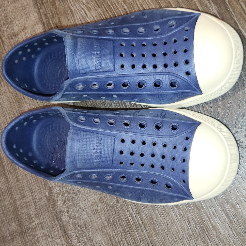 Youth NATIVE navy blue slip on shoes size C13